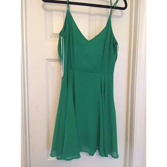 Green flowy dress! - Picture 3 of 3